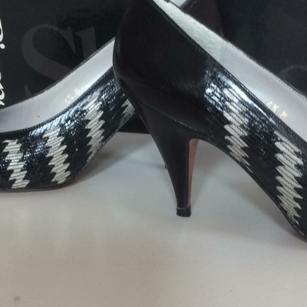 Heels - Picture 4 of 4